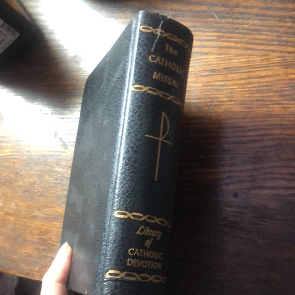 Brand new unused Catholic missal Bible - Picture 6 of 14
